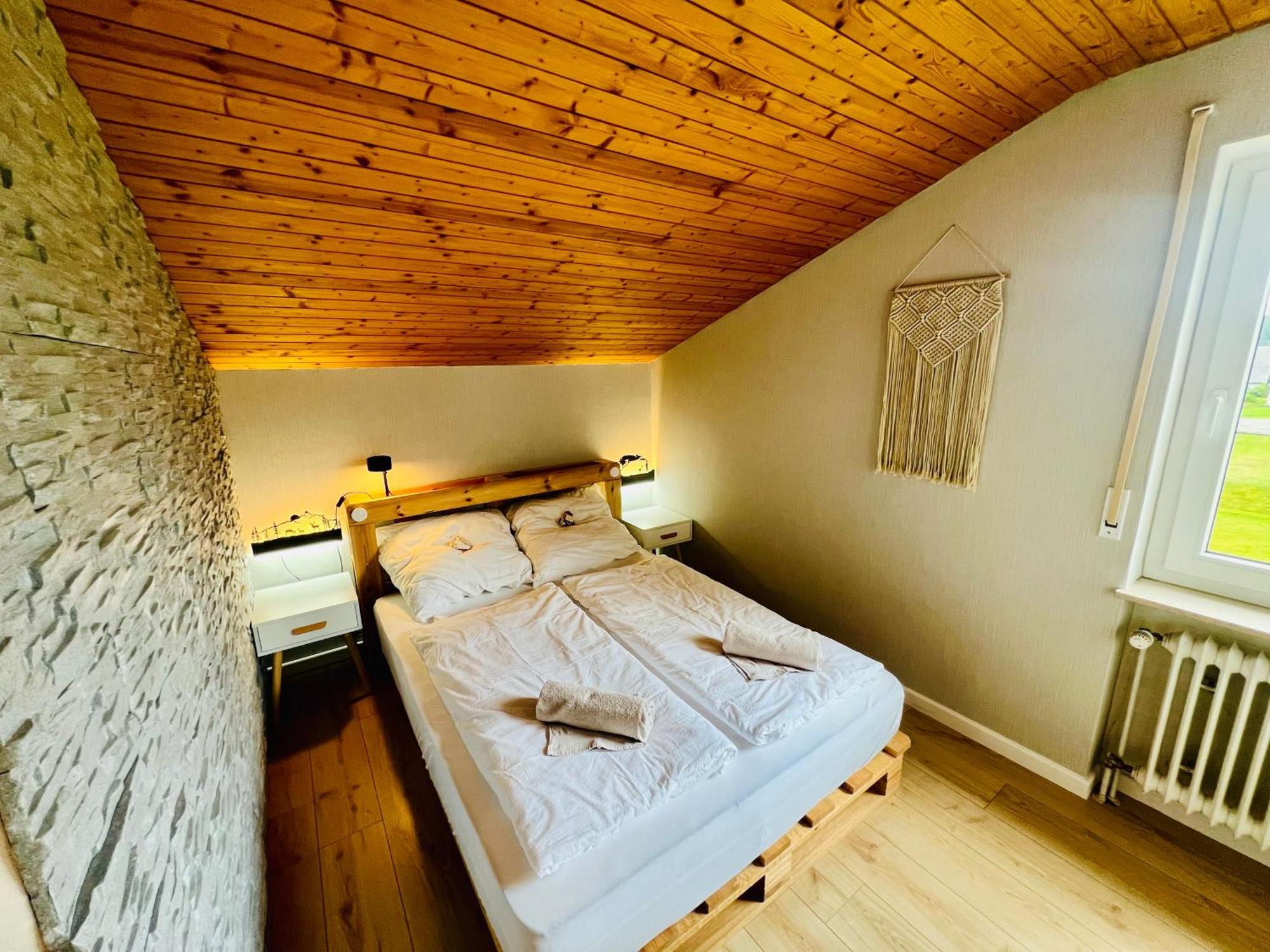 Mitten Im Schwarzwald Mit Infrarot-Sauna Und Garagenparkplatz Schönwalde Exterior foto